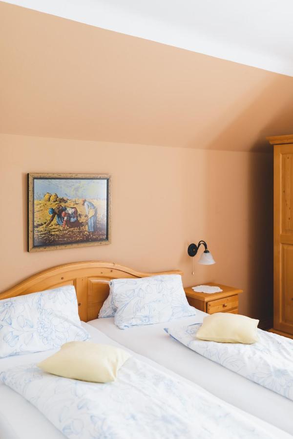 ロイトシャッハ Weingut Peter Grill Bed & Breakfast エクステリア 写真