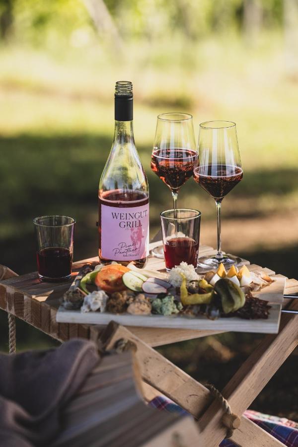 ロイトシャッハ Weingut Peter Grill Bed & Breakfast エクステリア 写真